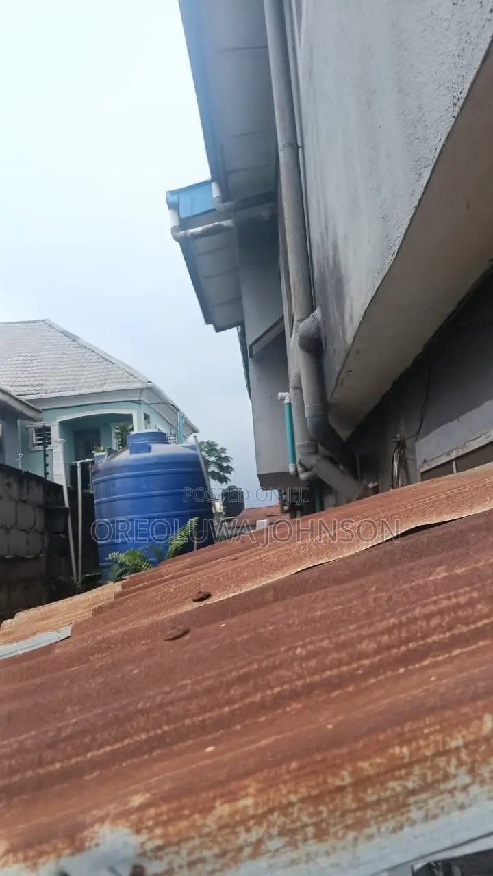 3bdrm Block of Flats in Egbe/Idimu for sale in Egbe/Idimu