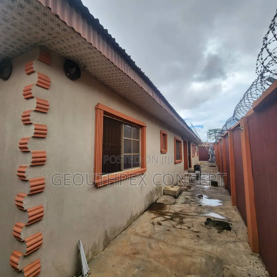 3bdrm Bungalow in Oluyole Estate for sale in Oluyole Estate