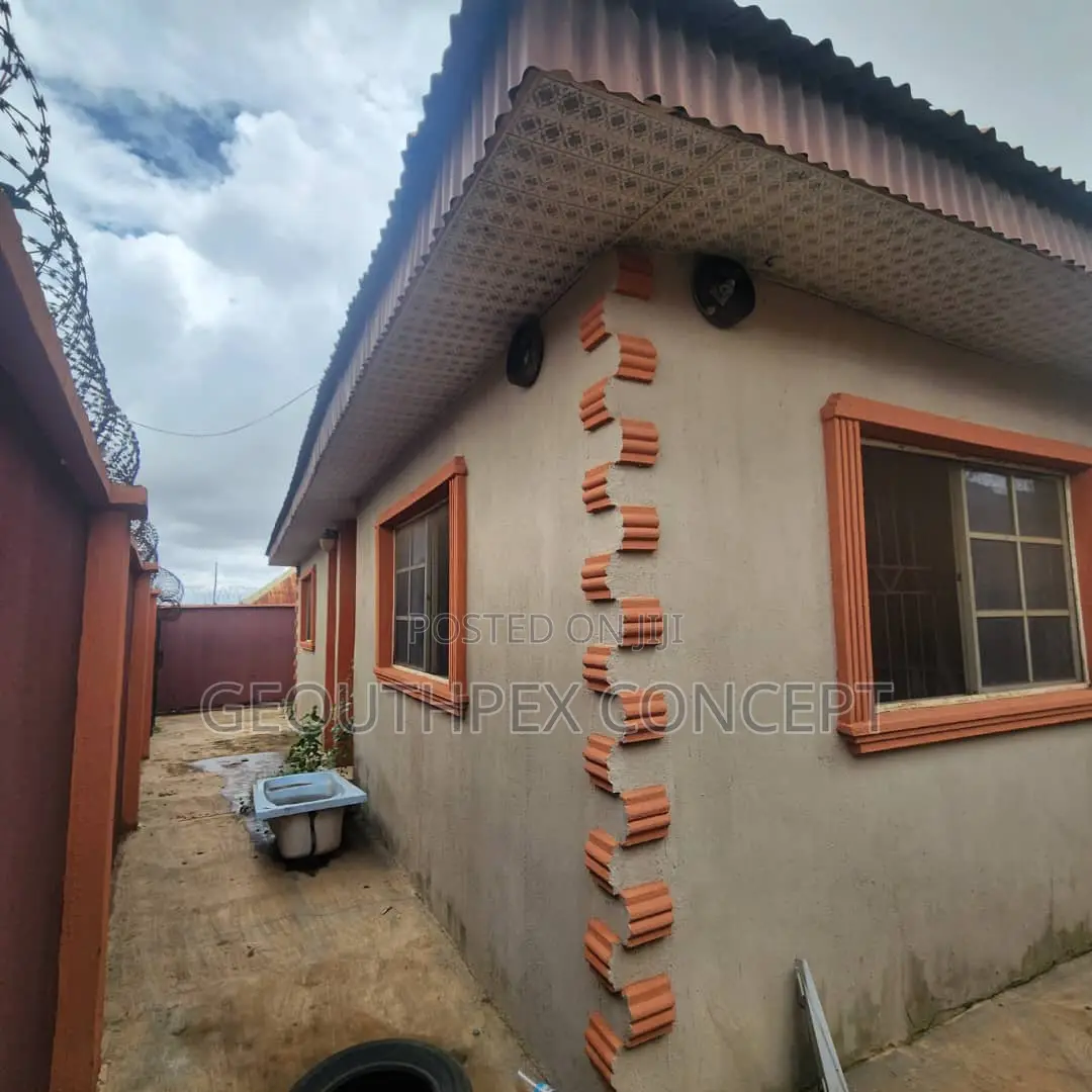 3bdrm Bungalow in Oluyole Estate for sale in Oluyole Estate
