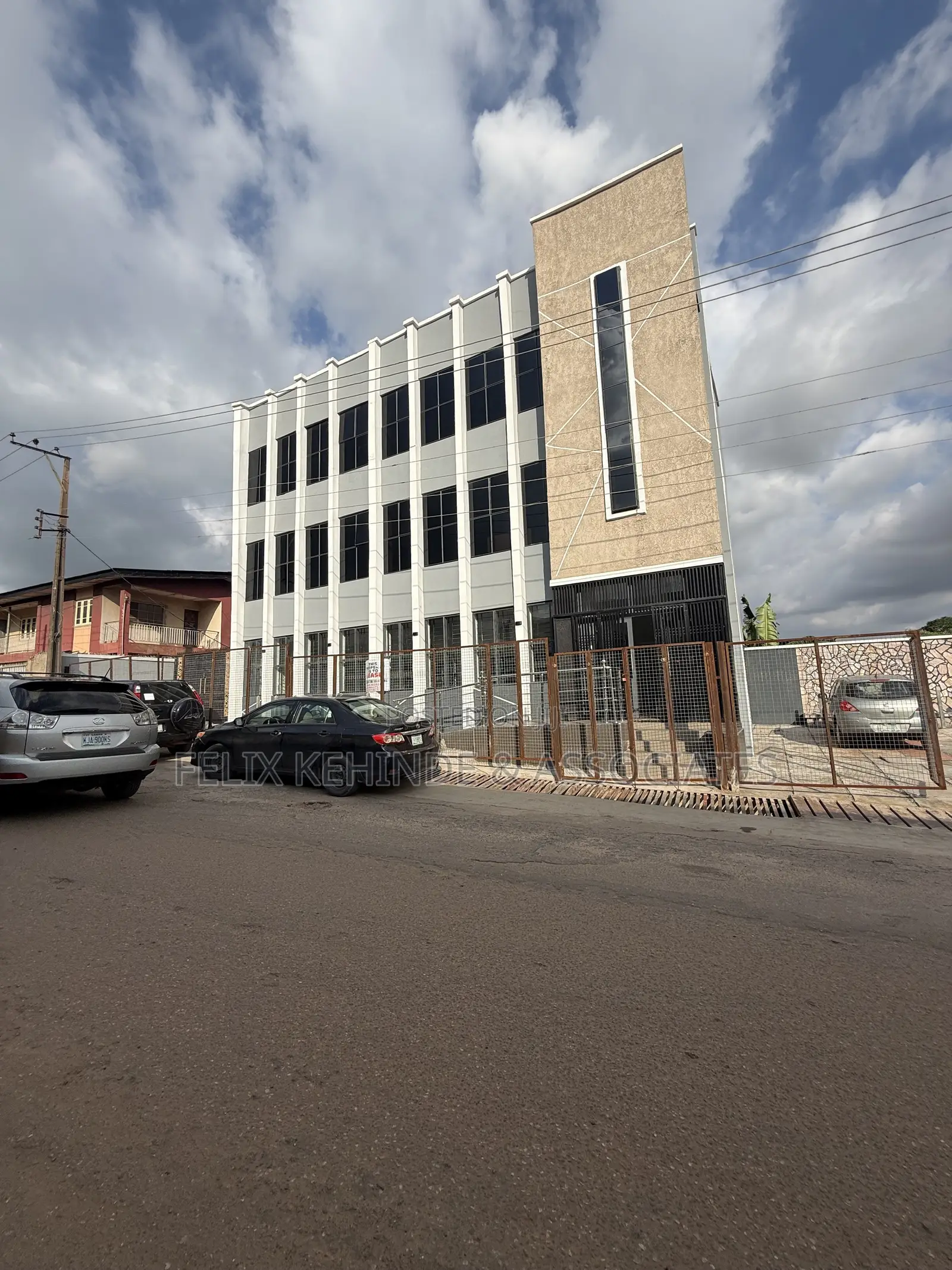 Modern Open Plan Office Space at Orogun Off UI, Ibadan in Ibadan Polytechnic/University
