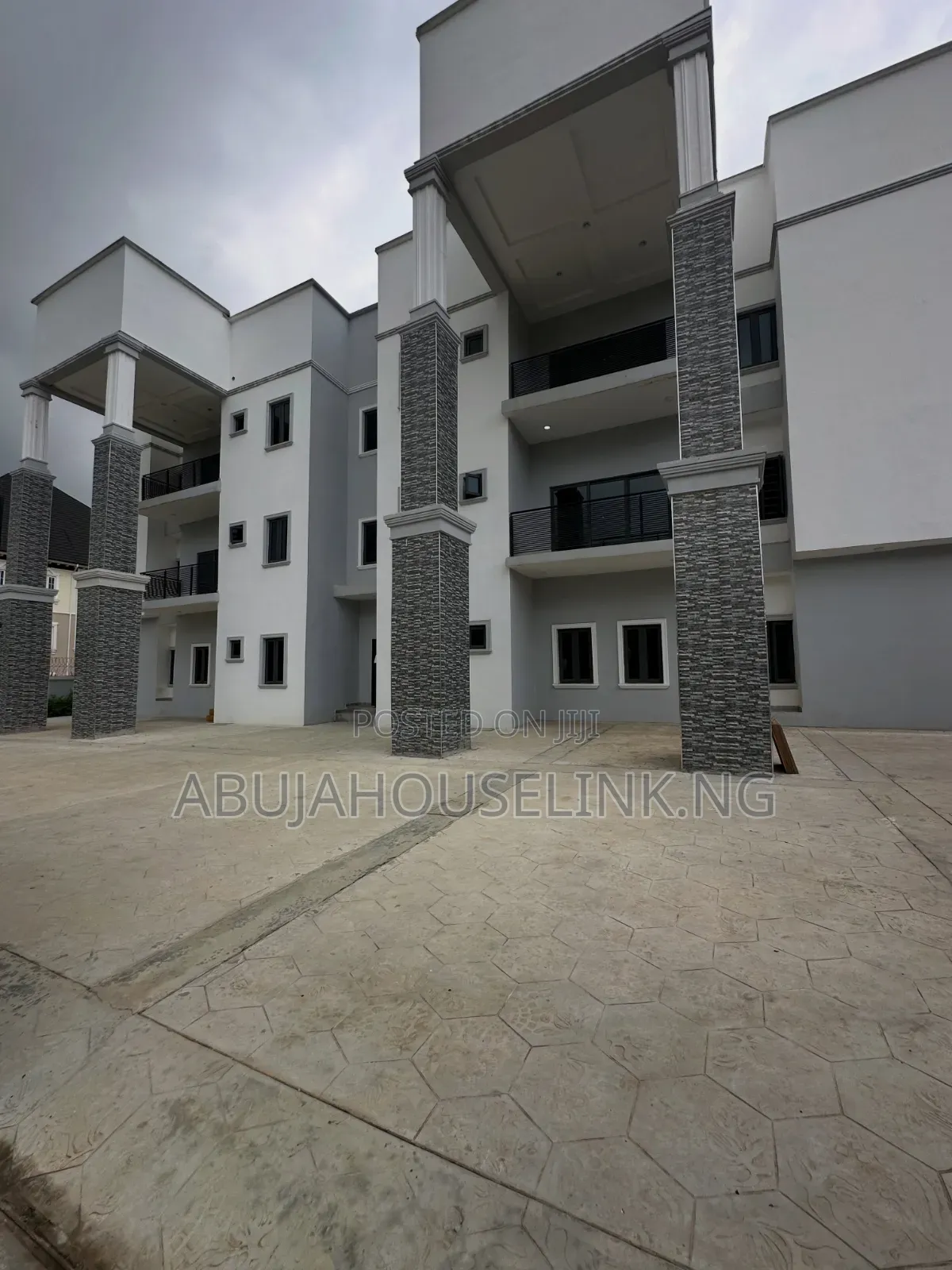 3bdrm Apartment in Main Abujaguzape for sale in Guzape District