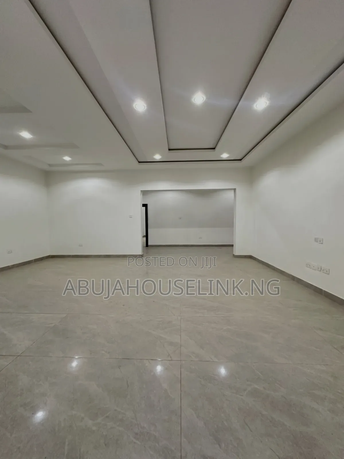 3bdrm Apartment in Main Abujaguzape for sale in Guzape District