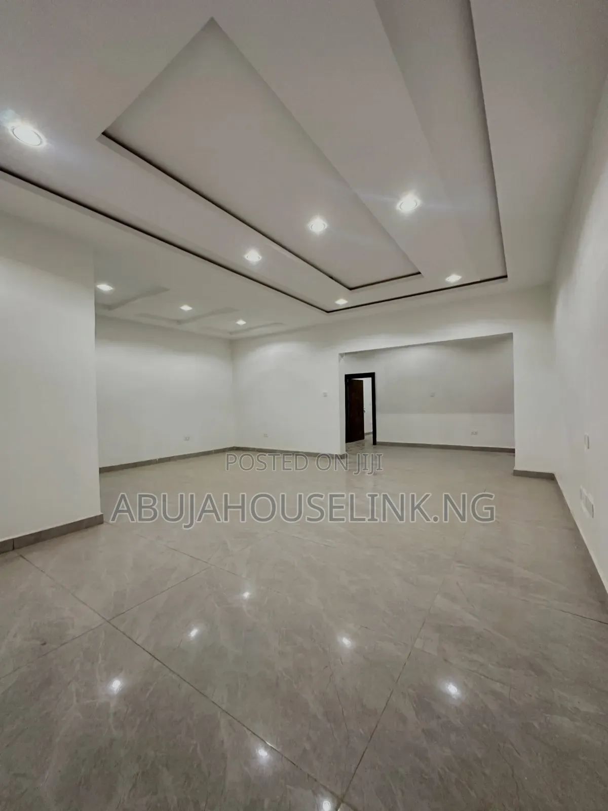 3bdrm Apartment in Main Abujaguzape for sale in Guzape District