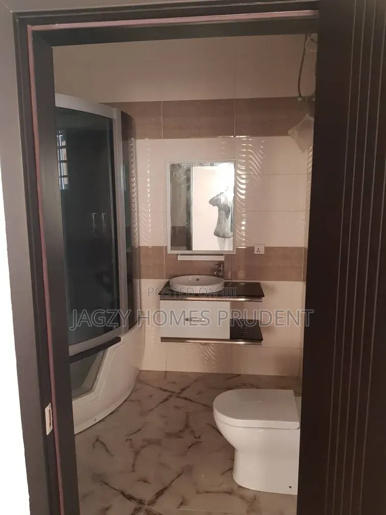 4bdrm Duplex in Ikota G.R.A, Lekki Expressway for sale in Lekki Expressway