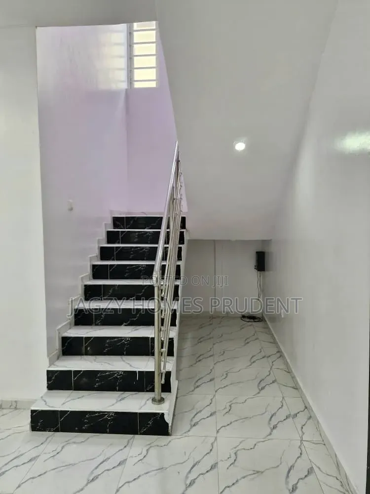4bdrm Duplex in Ikota G.R.A, Lekki Expressway for sale in Lekki Expressway