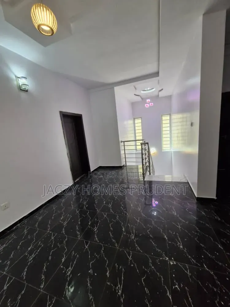 4bdrm Duplex in Ikota G.R.A, Lekki Expressway for sale in Lekki Expressway