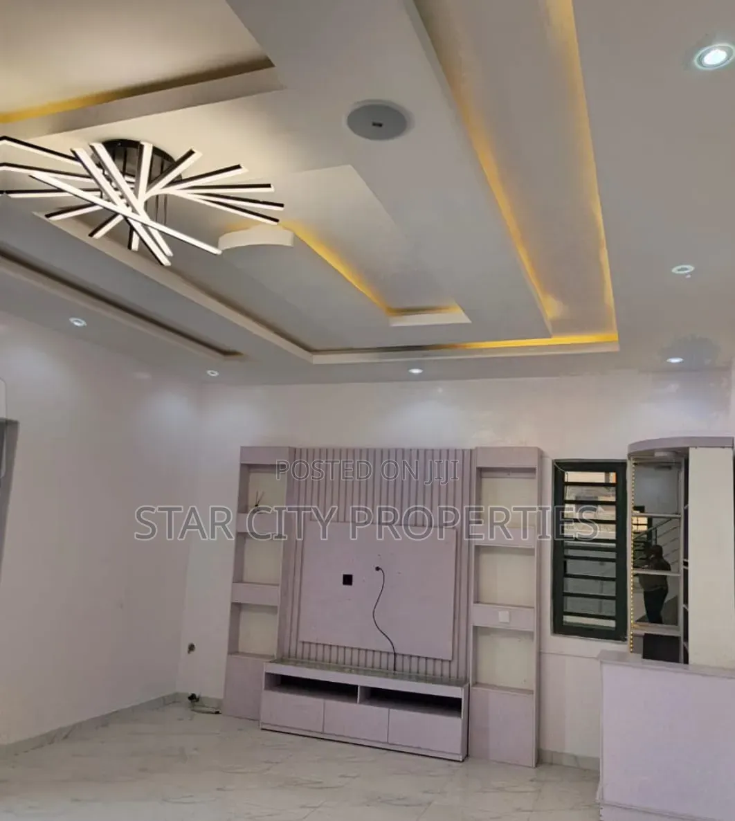 5bdrm Duplex in Omole Phase 2 for sale in Omole Phase 2