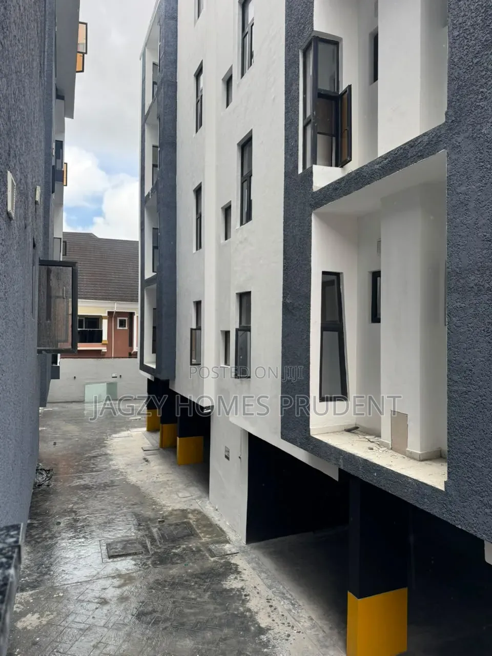 2bdrm Apartment in Imax Cinema, Lekki Phase 1 for sale in Lekki Phase 1
