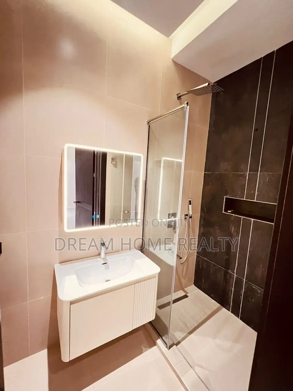 3bdrm Block of Flats in Lekki Phase One for sale in Lekki Phase 1