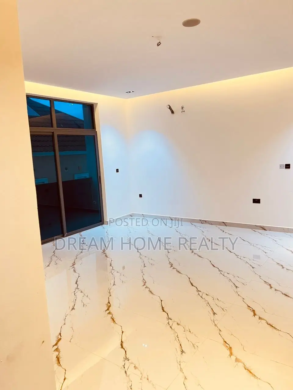 3bdrm Block of Flats in Lekki Phase One for sale in Lekki Phase 1