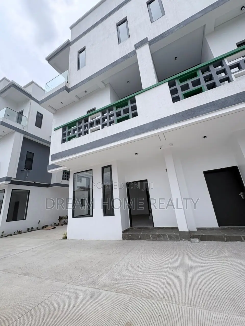 4bdrm Duplex in Lekki Phase One for sale in Lekki Phase 1