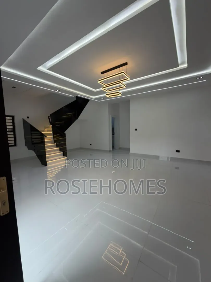 4bdrm Duplex in Sangotedo for sale in Sangotedo