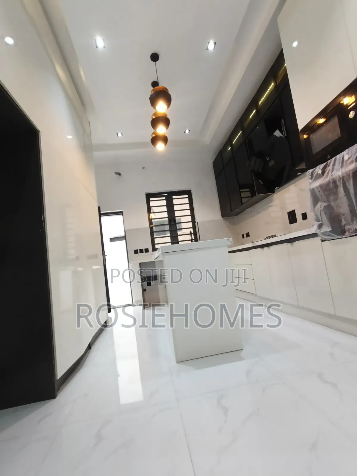 5bdrm Duplex in Western Estate, Lekki Phase 1 for sale in Lekki Phase 1