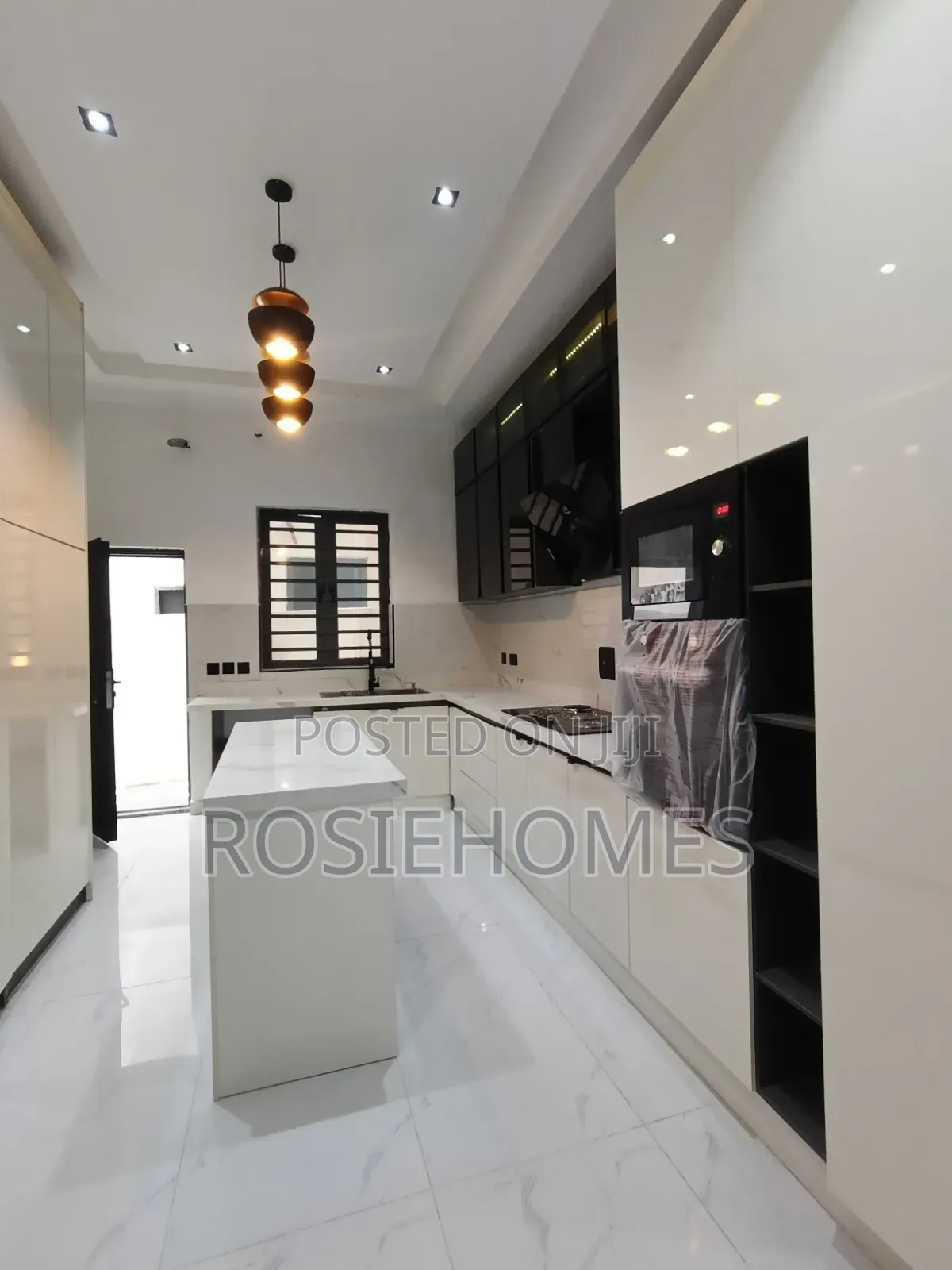 5bdrm Duplex in Western Estate, Lekki Phase 1 for sale in Lekki Phase 1