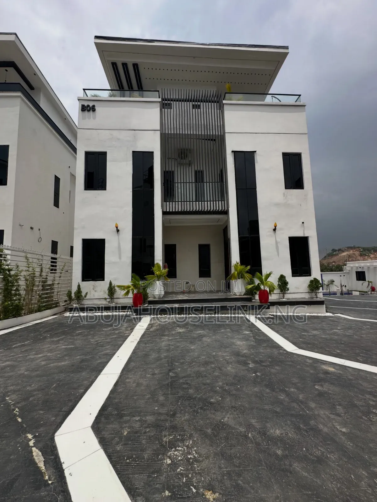 4bdrm Duplex in Guzape Main Abuja for sale in Guzape District