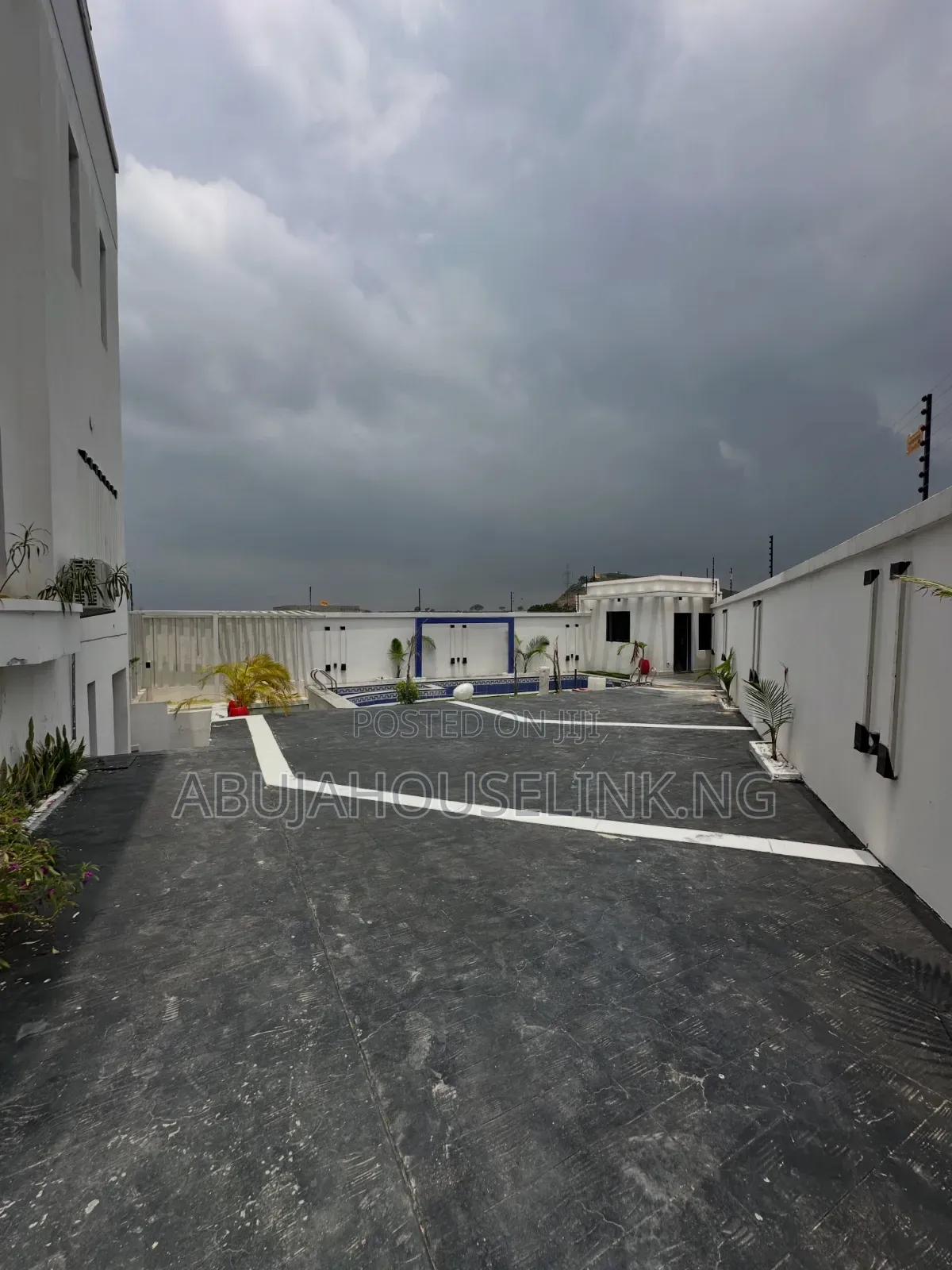 4bdrm Duplex in Guzape Main Abuja for sale in Guzape District
