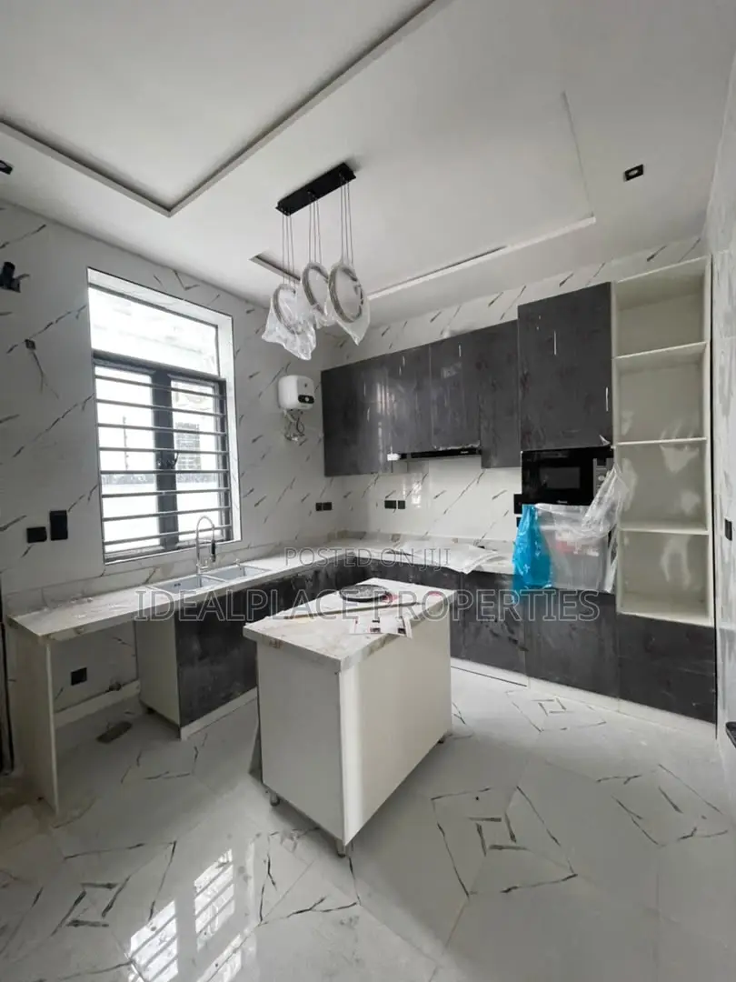 4bdrm Duplex in Ikota for sale in Ikota