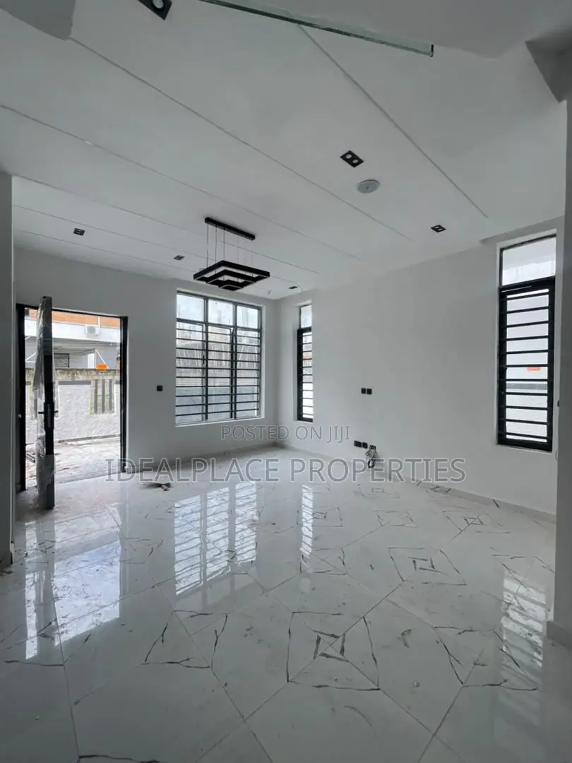 4bdrm Duplex in Ikota for sale in Ikota