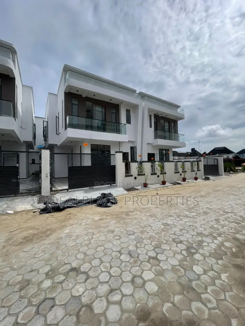 4bdrm Duplex in Ikota for sale in Ikota