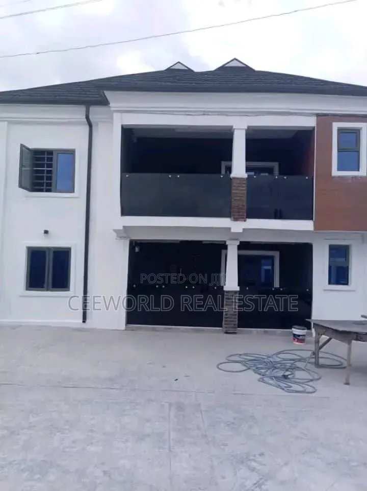3bdrm Apartment in Alexander Johnson, Oluyole Estate for rent in Oluyole Estate