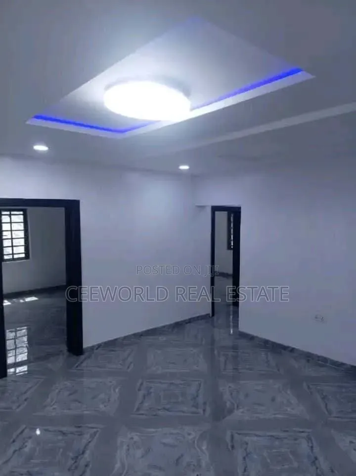 3bdrm Apartment in Alexander Johnson, Oluyole Estate for rent in Oluyole Estate