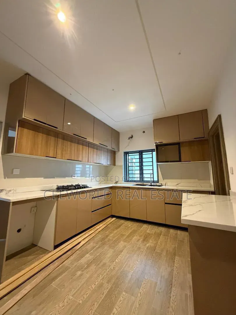 5bdrm Penthouse in Kolapo Ishola, Akobo for sale in Akobo