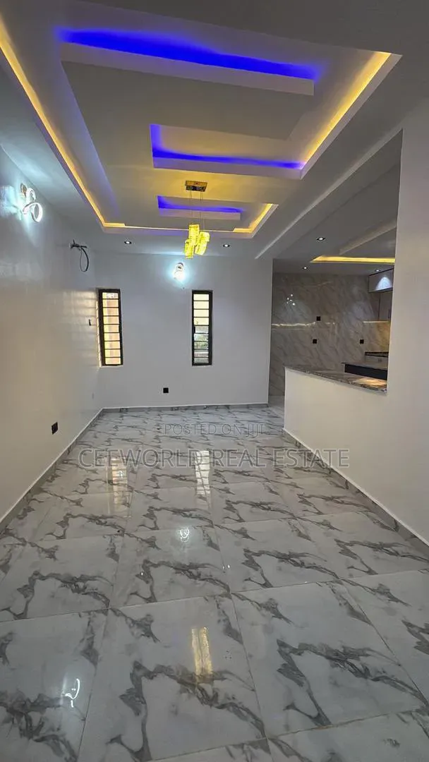 4bdrm Duplex in Oluyole Estate for sale in Oluyole Estate
