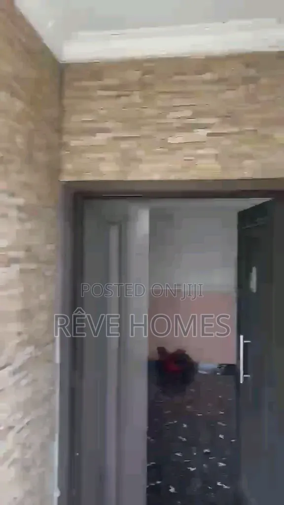 3bdrm Block of Flats in Mende for rent in Mende