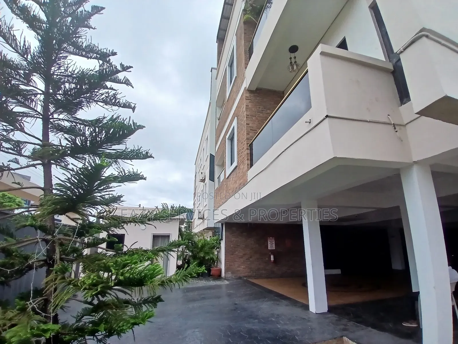 Furnished 2bdrm Block of Flats in Gated And Secured, Lekki Phase 1 in Lekki Phase 1