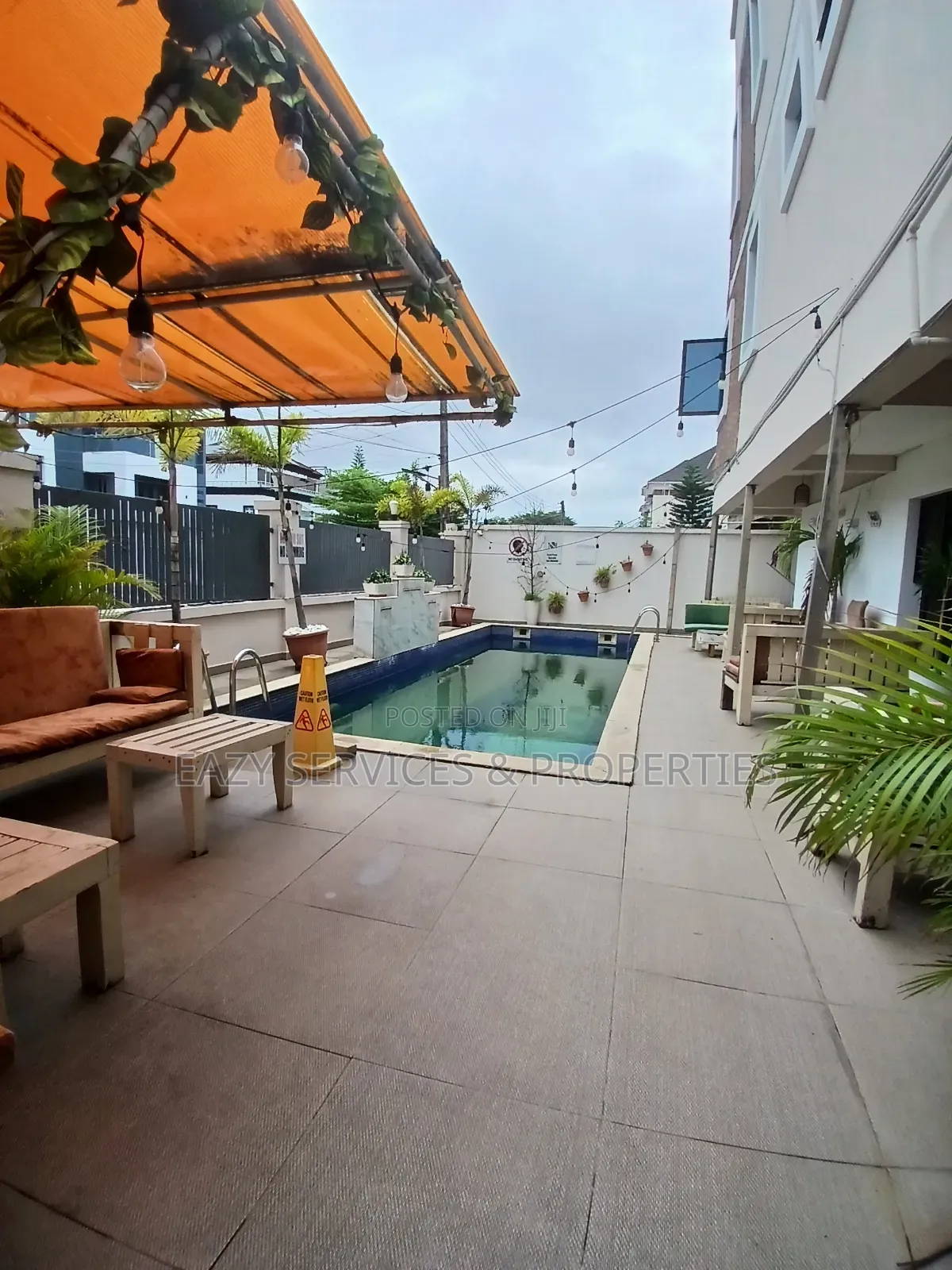 Furnished 2bdrm Block of Flats in Gated And Secured, Lekki Phase 1 in Lekki Phase 1