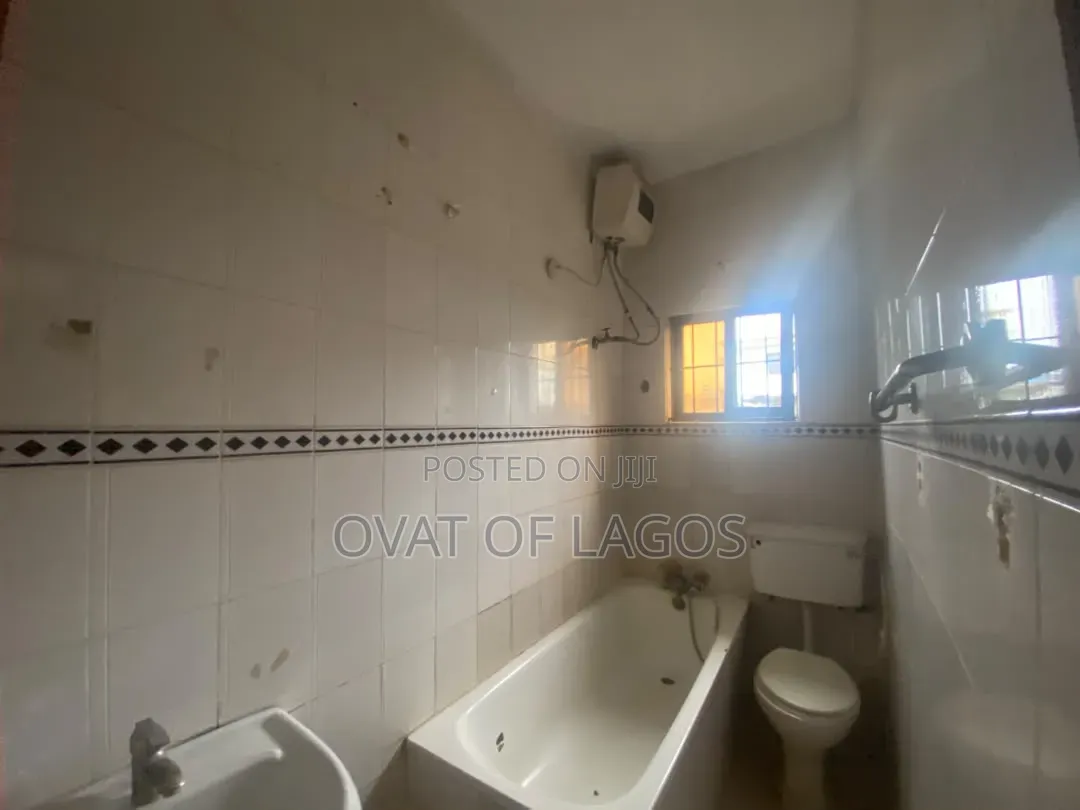 2bdrm Duplex in Ikota Villa for rent in Ikota