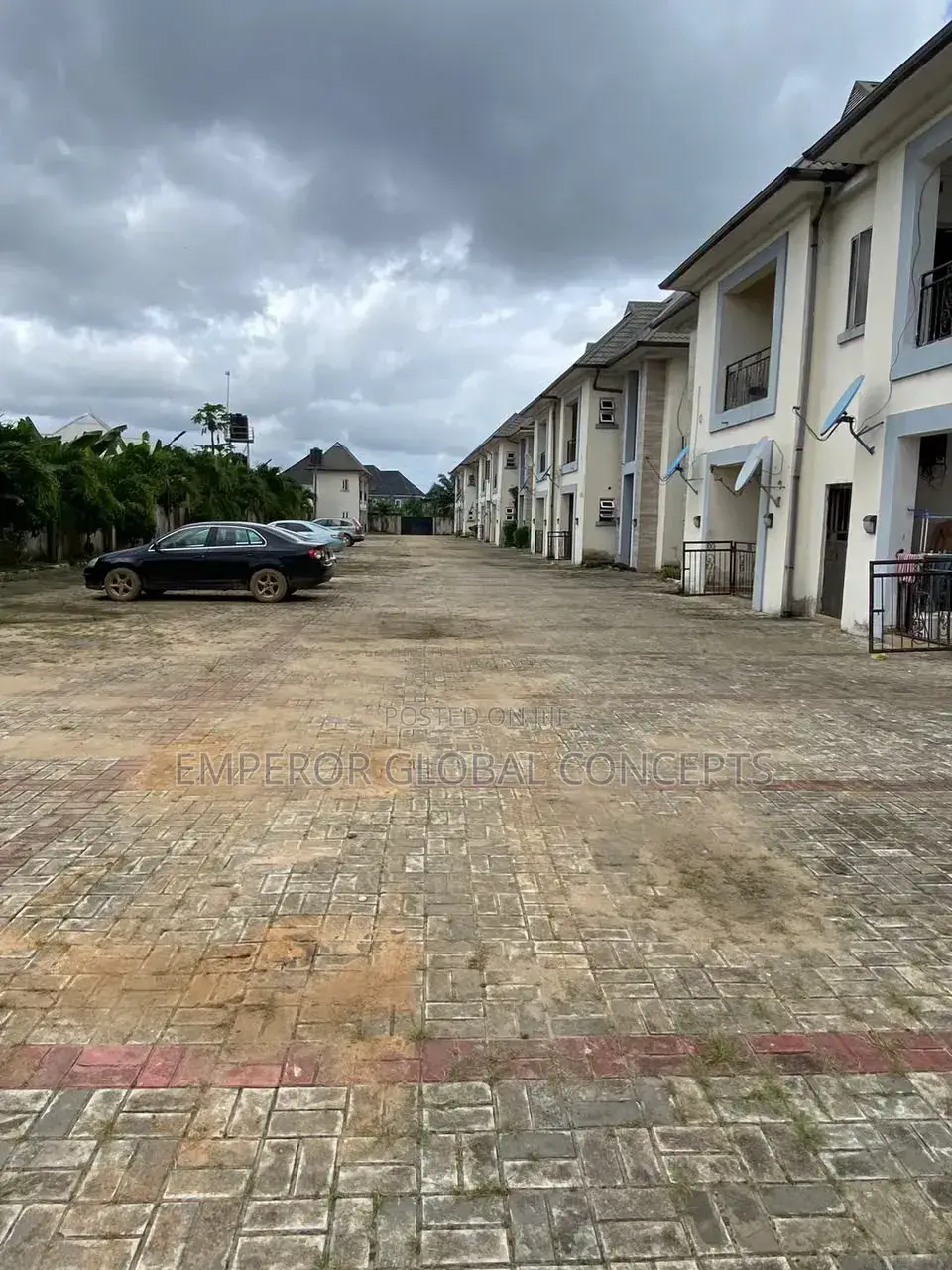 20bdrm Block of Flats in Pristine Estate, Obio-Akpor for sale in Obio-Akpor