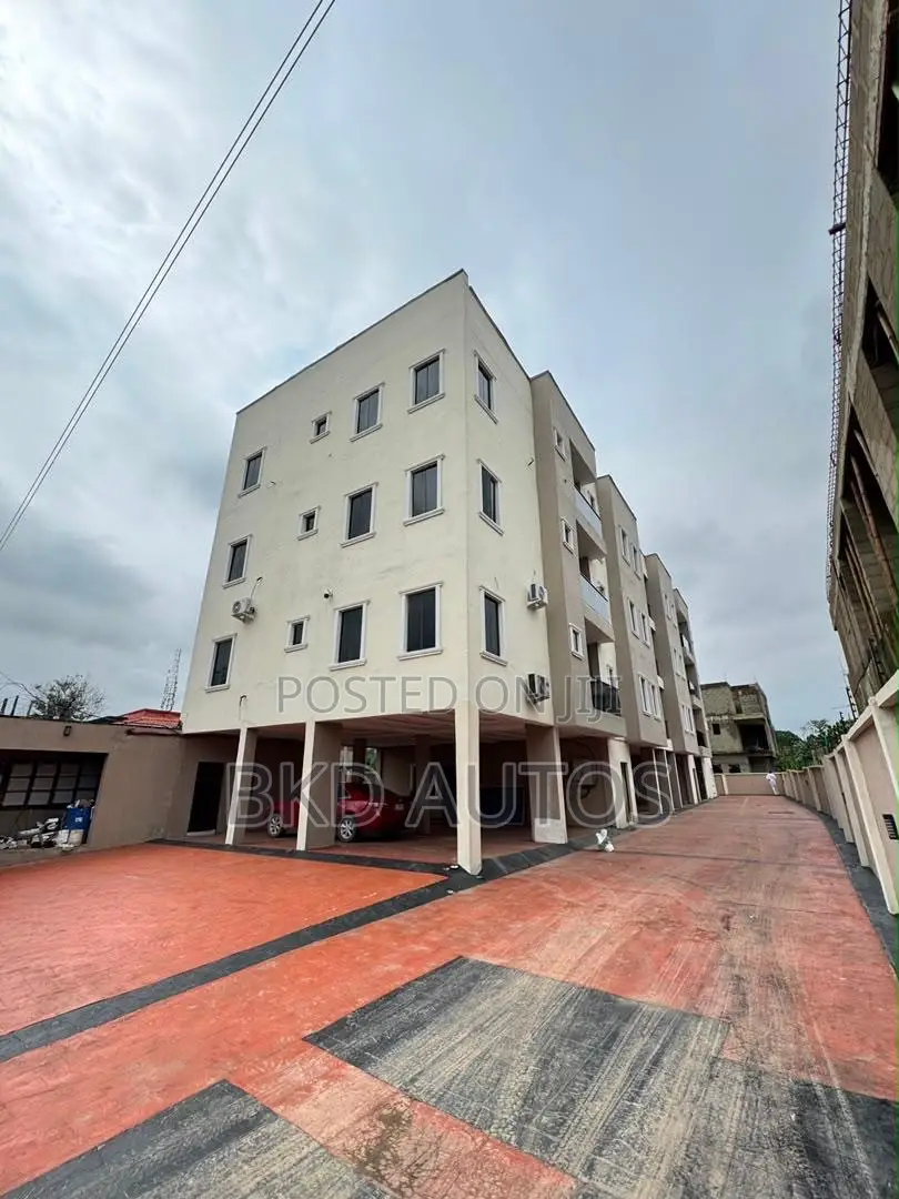 2bdrm Apartment in Yaba for sale in Yaba