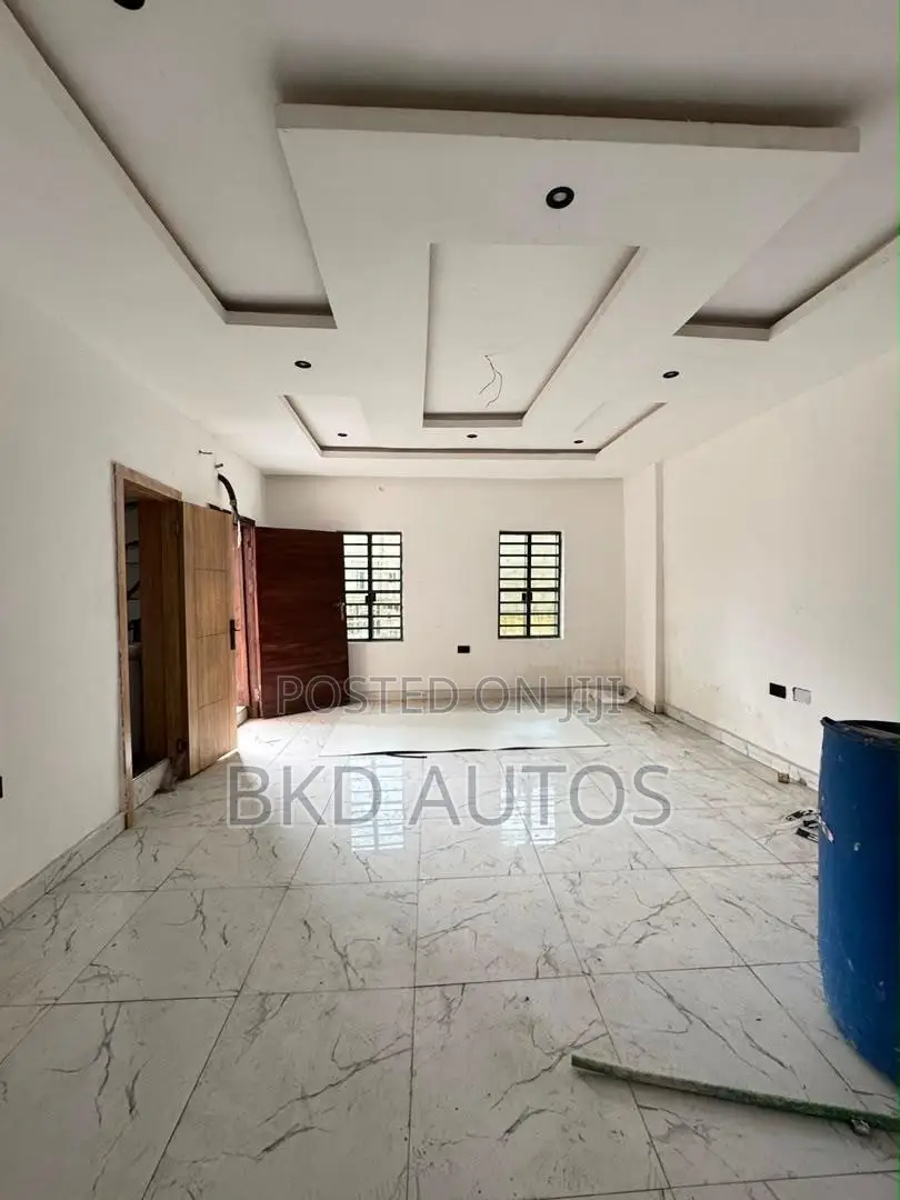 2bdrm Apartment in Yaba for sale in Yaba