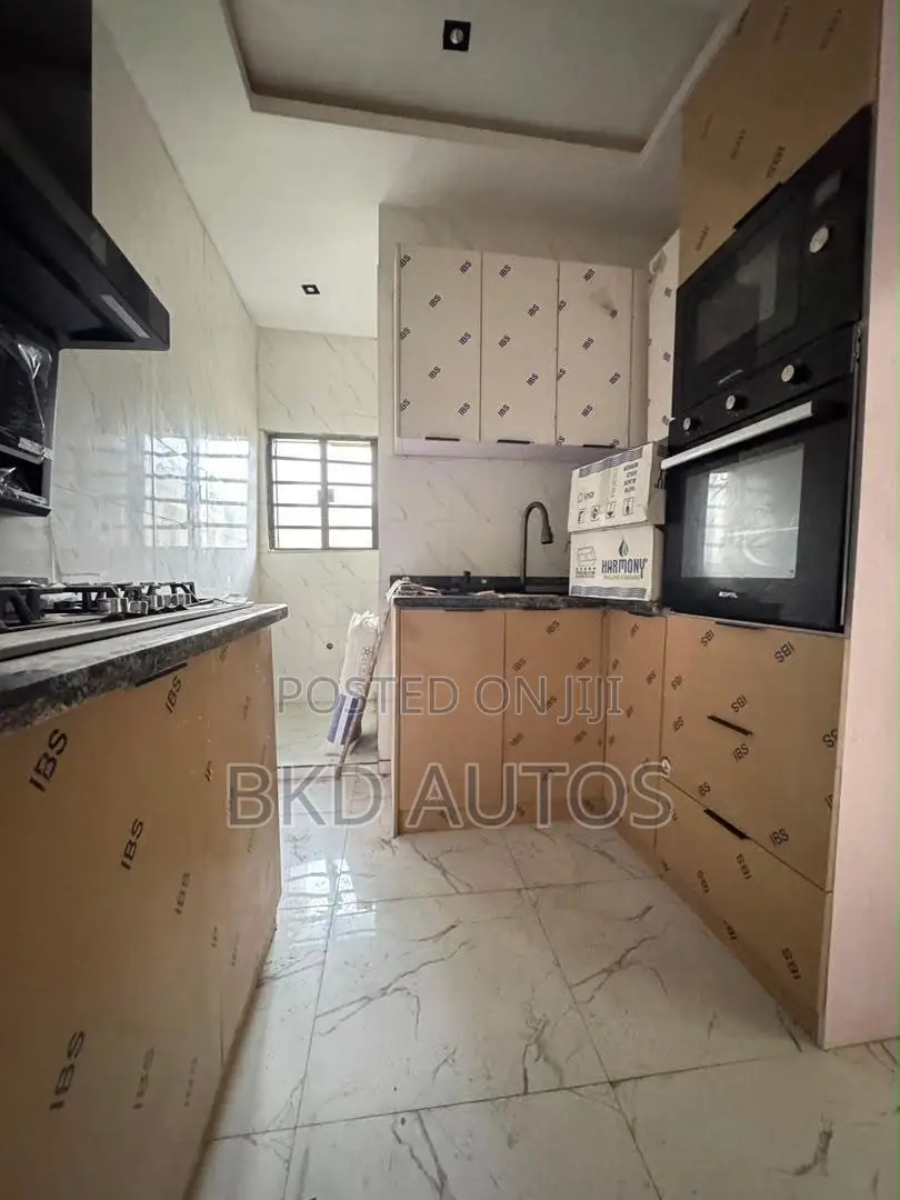 2bdrm Apartment in Yaba for sale in Yaba