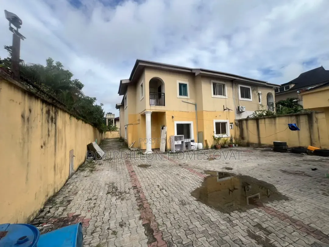 4bdrm Duplex in Lekki Phase 1 for rent in Lekki Phase 1