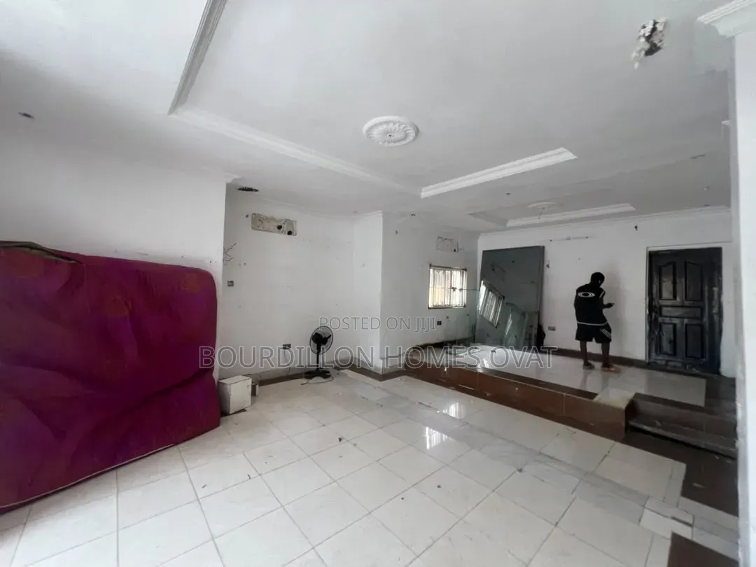 4bdrm Duplex in Lekki Phase 1 for rent in Lekki Phase 1