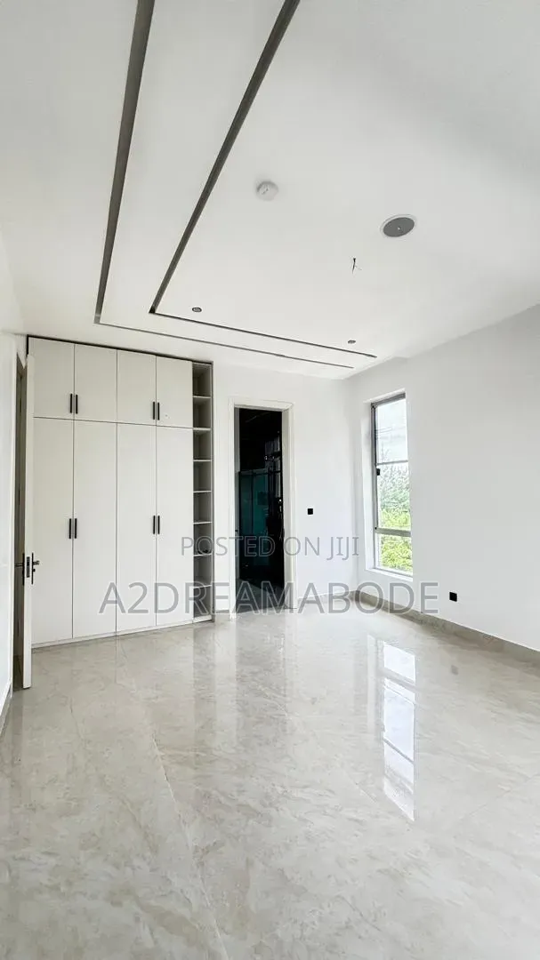 5bdrm Duplex in Banana Island for sale in Banana Island
