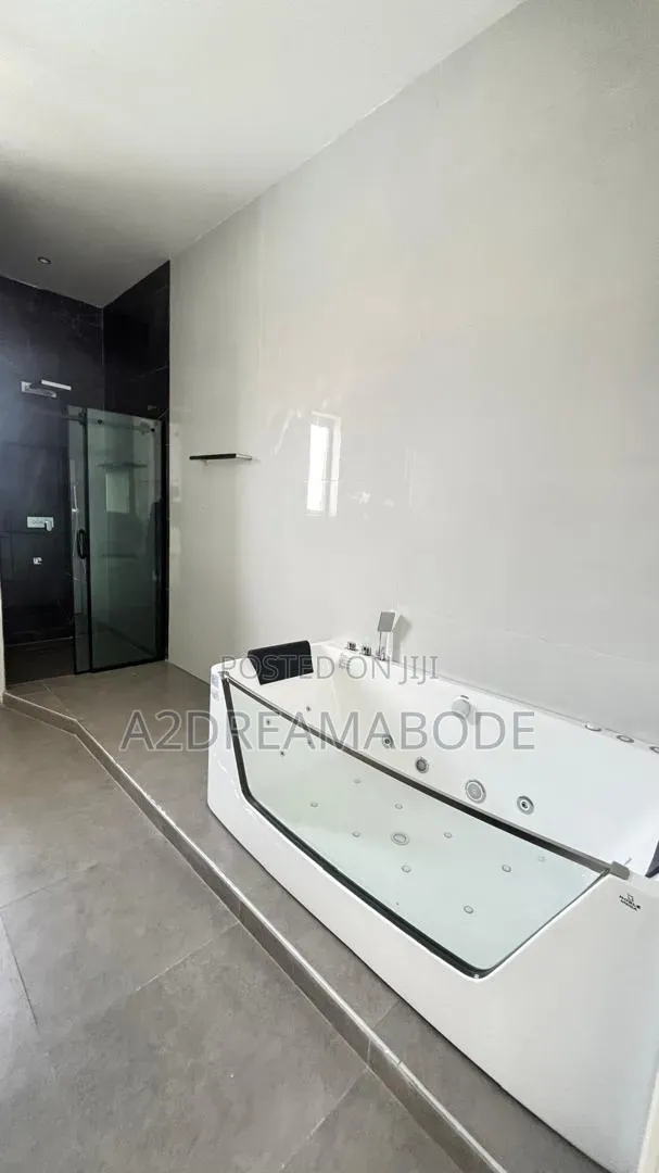 5bdrm Duplex in Banana Island for sale in Banana Island