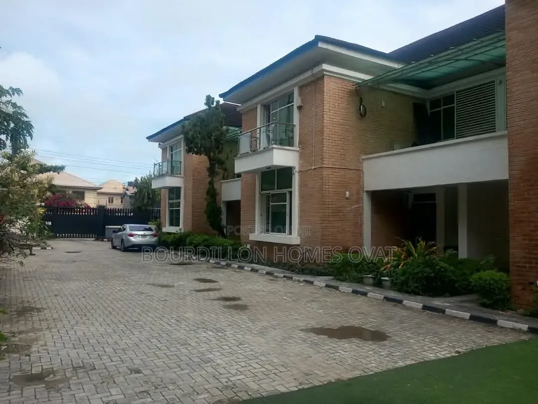 4bdrm Duplex in Lekki Phase 1 for rent in Lekki Phase 1