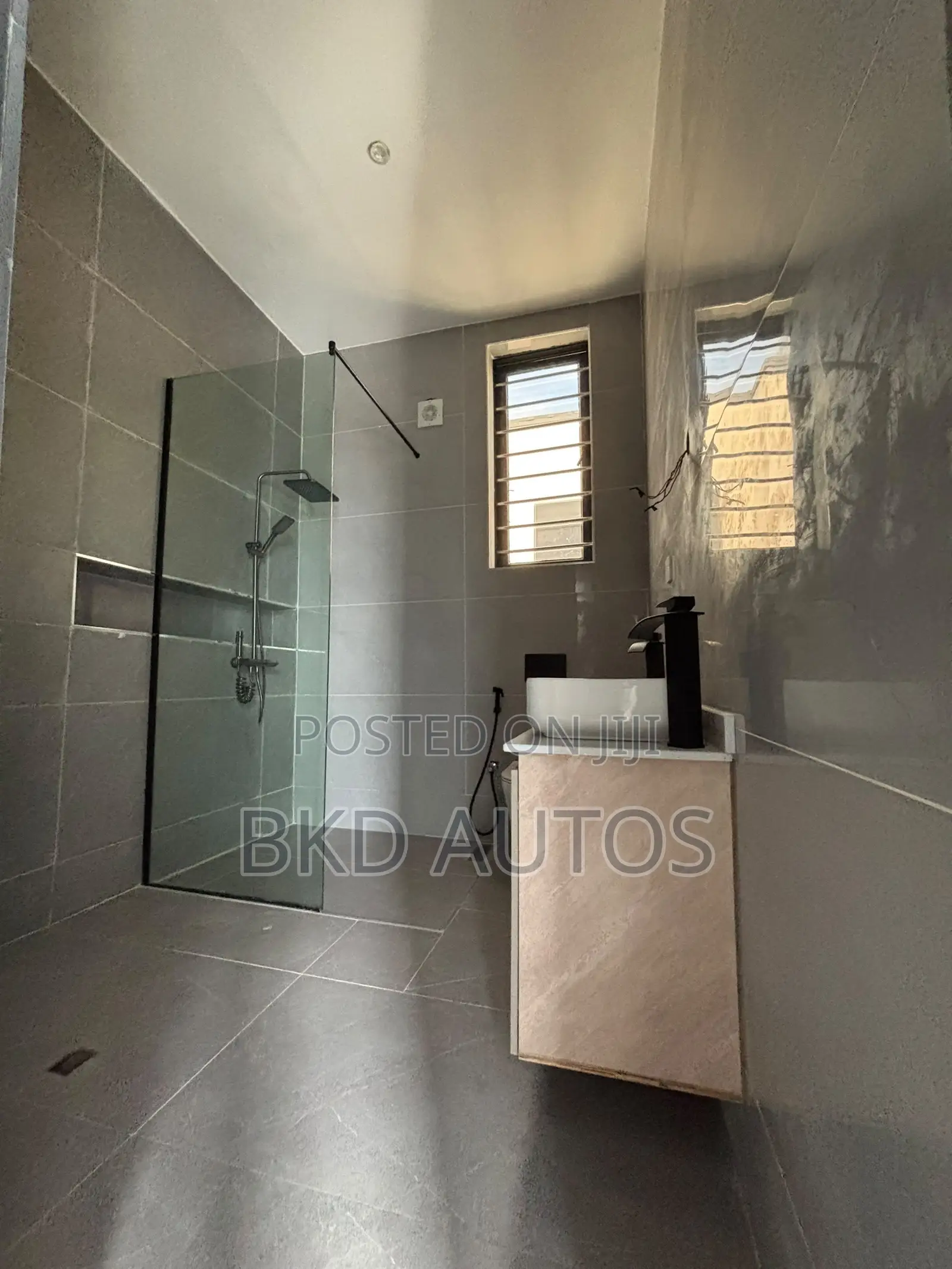 5bdrm Duplex in Omole Phase 2 for sale in Omole Phase 2
