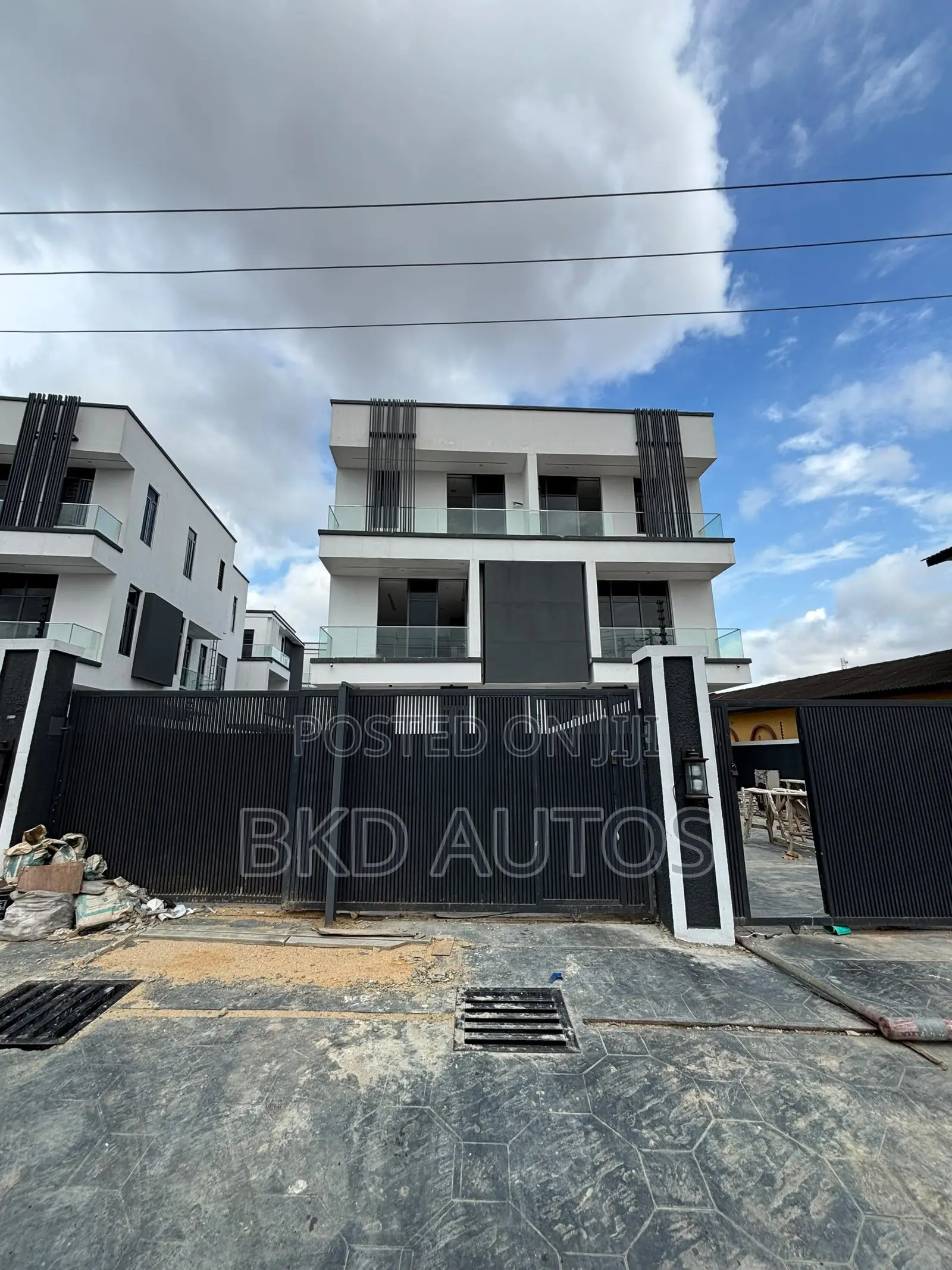 4bdrm Duplex in Omole Phase 2 for sale in Omole Phase 2