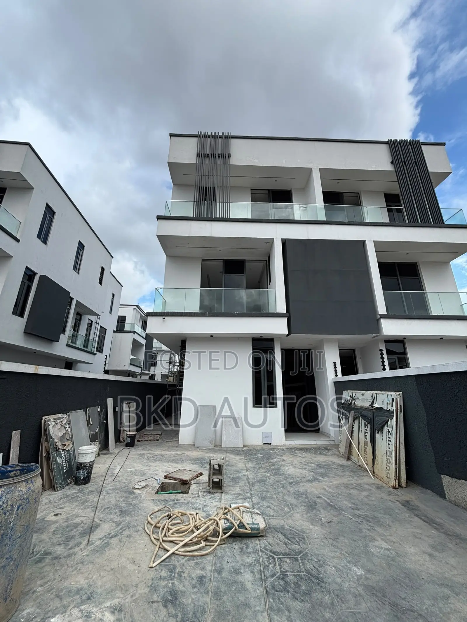 4bdrm Duplex in Omole Phase 2 for sale in Omole Phase 2