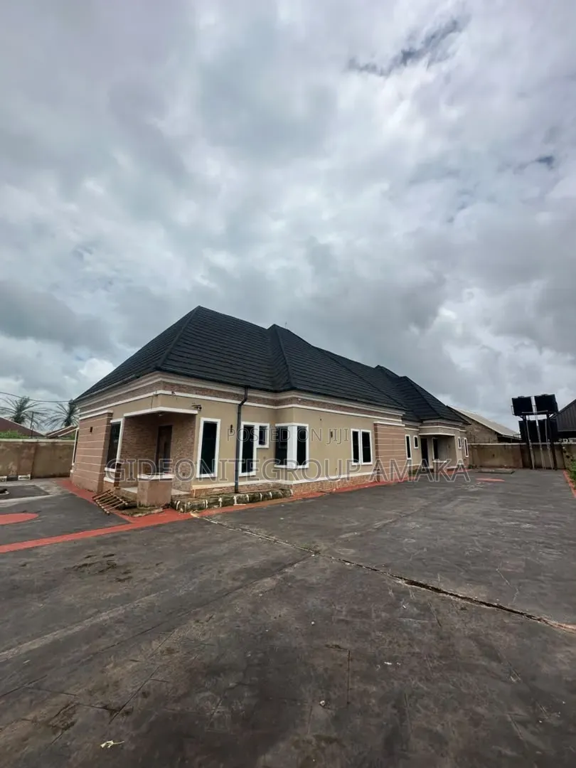 5bdrm House in Benin City for sale in Benin City