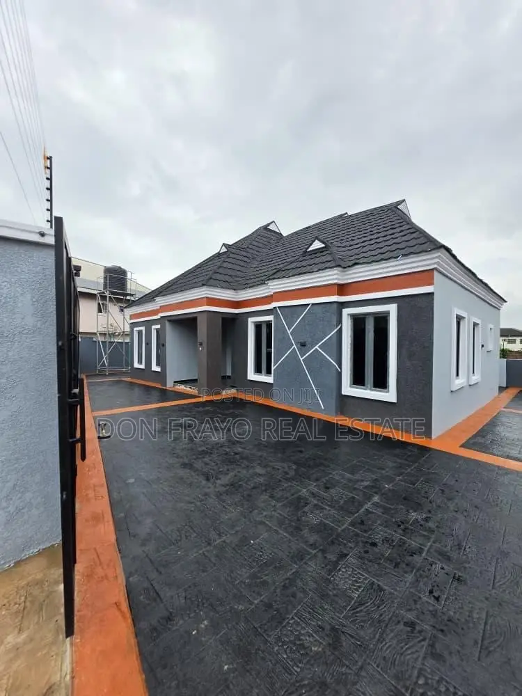 3bdrm Bungalow in Akoto Estate Elebu, Akala Express for sale in Akala Express