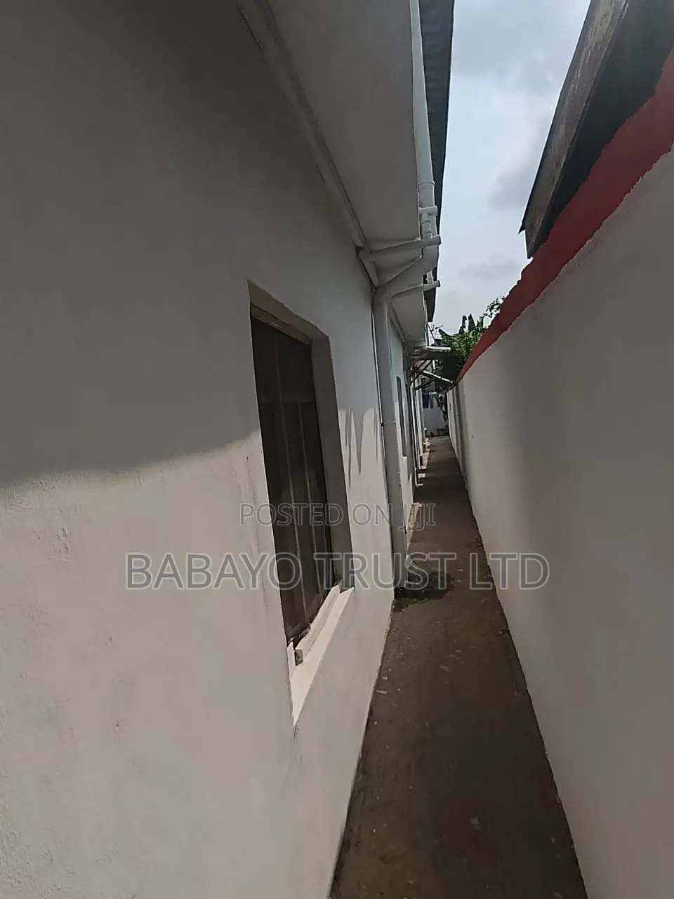 12bdrm Block of Flats in Abaranje for sale in Abaranje