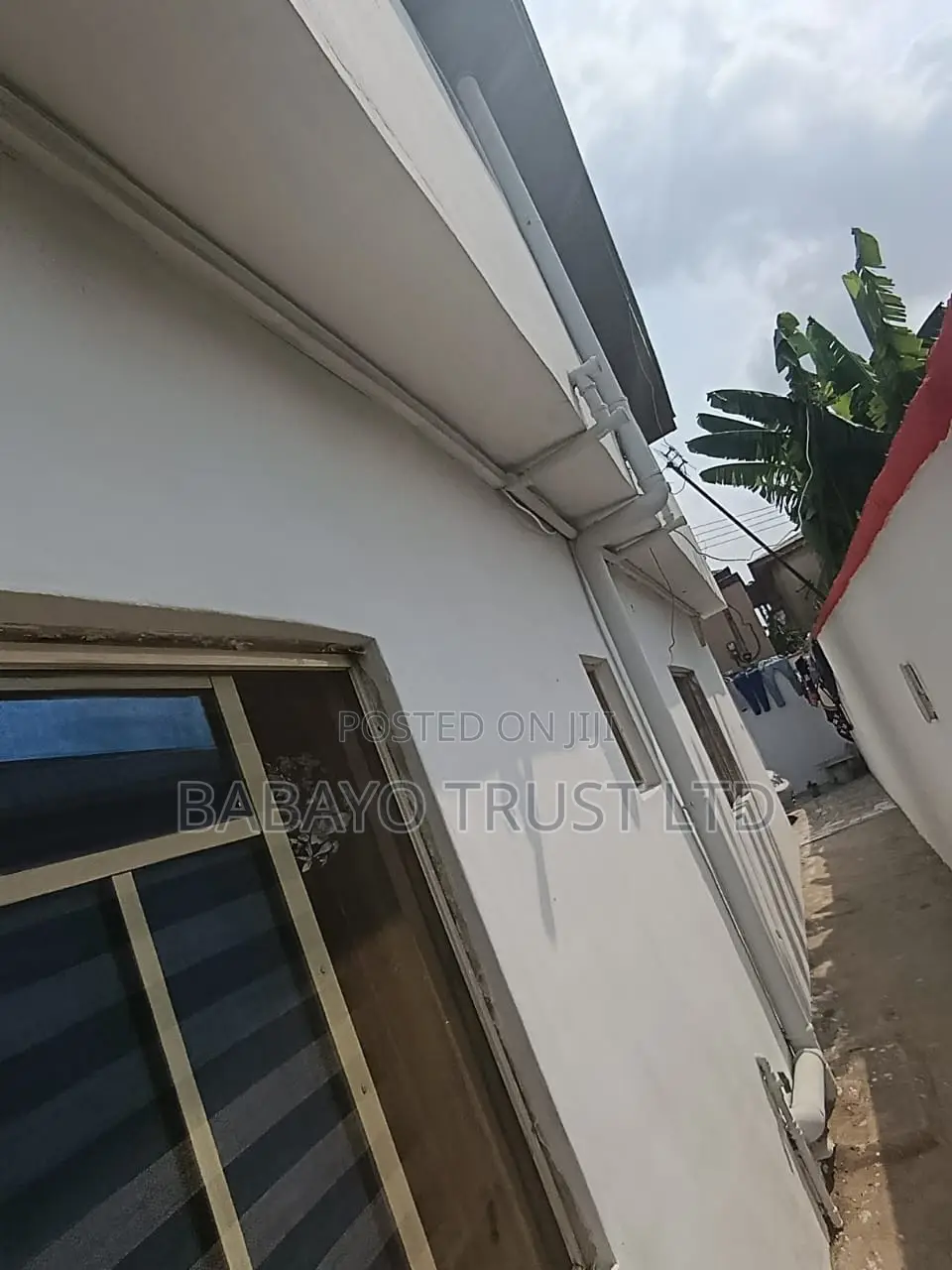 12bdrm Block of Flats in Abaranje for sale in Abaranje