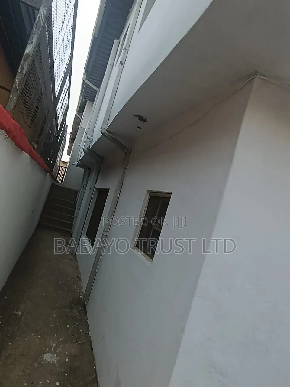 12bdrm Block of Flats in Abaranje for sale in Abaranje