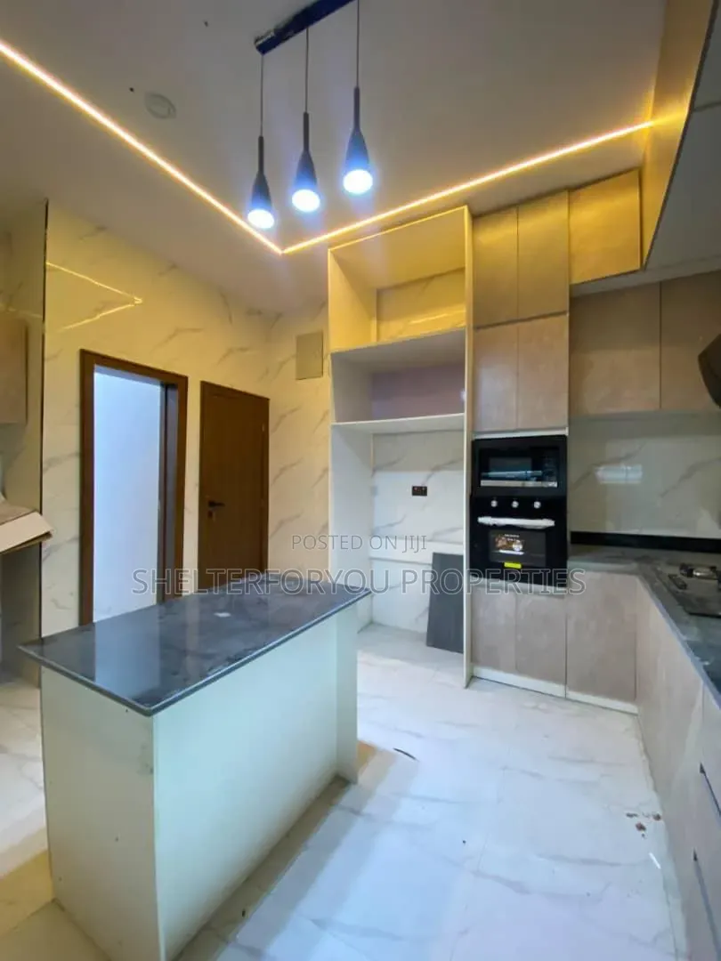 5bdrm Duplex in Ologolo for sale in Ologolo