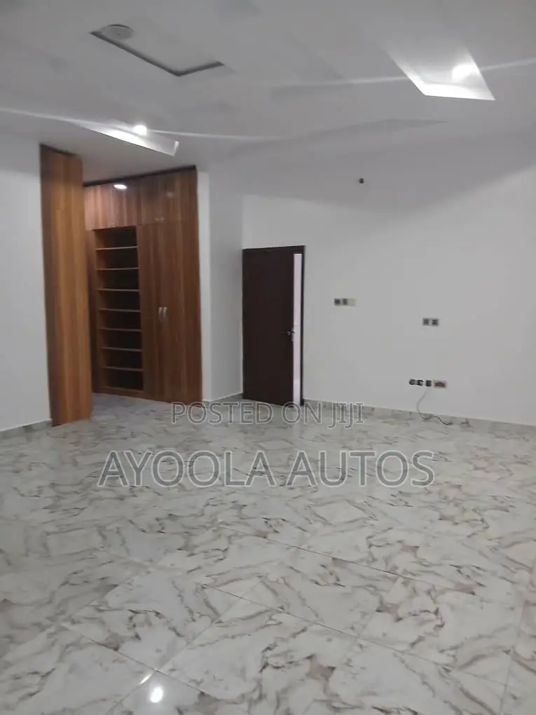 4bdrm Duplex in Ikota Gra. for rent in Ikota